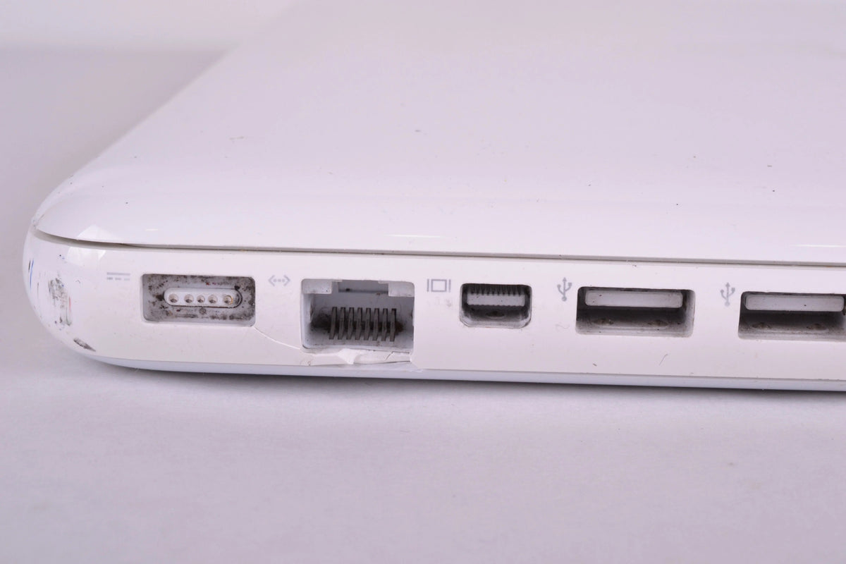 13&quot; MacBook Unibody (White) 2.26GHz 250GB HD 4GB RAM MC207LL/A A1342 2009